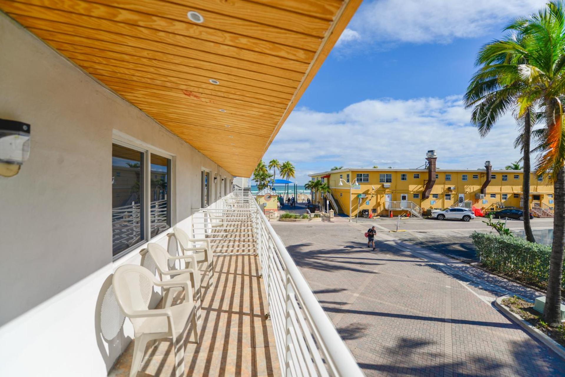 Amazing Balcony Studio At The Beach With Parking -M44 Hollywood Exterior photo