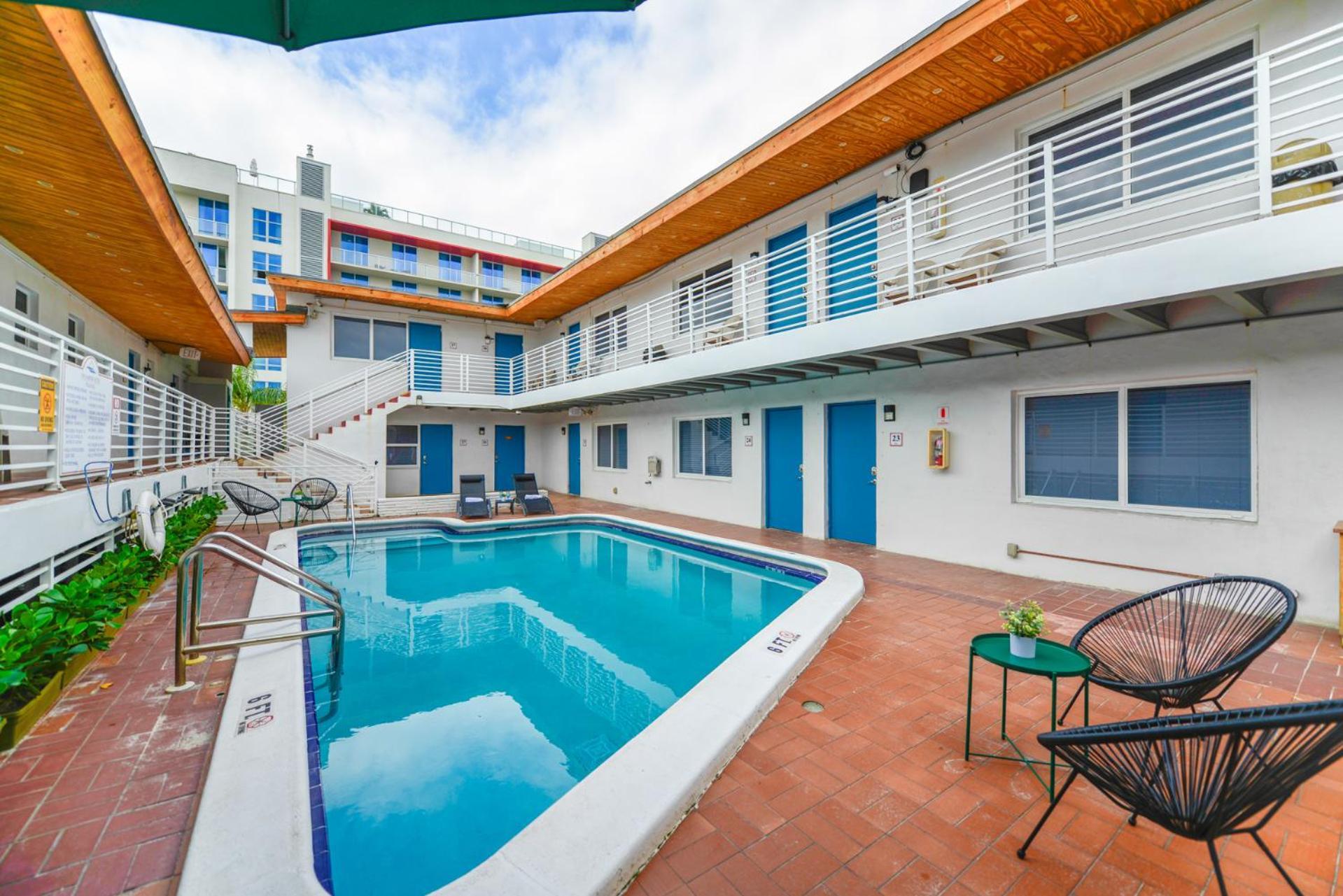 Amazing Balcony Studio At The Beach With Parking -M44 Hollywood Exterior photo